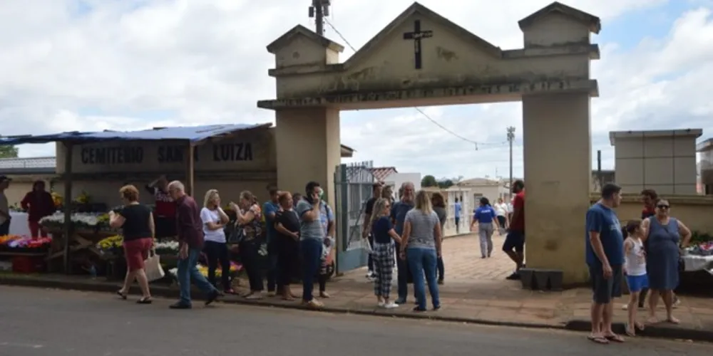 Cerca de 100 mil pessoas devem visitar os 23 cemitérios de Ponta Grossa