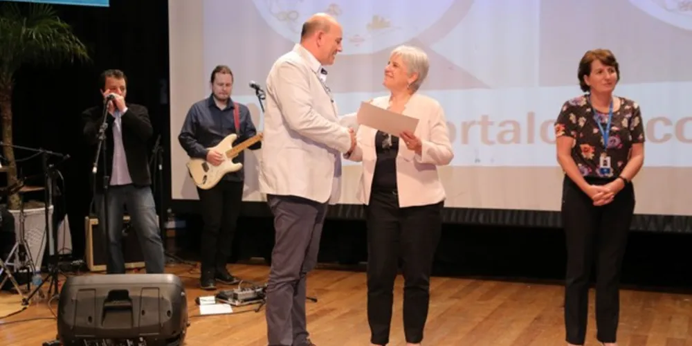 O superintendente da empresa, Ivonei Durigon, recebeu o selo na noite de premiação 