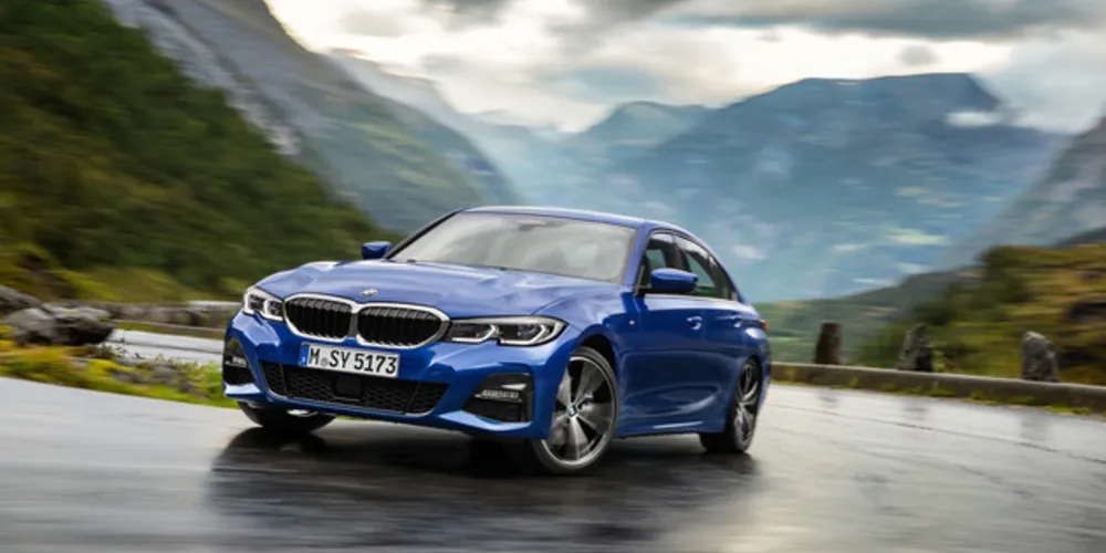 Sedã passa a receber a nova linhagem de design da BMW, em evidência no Série 8