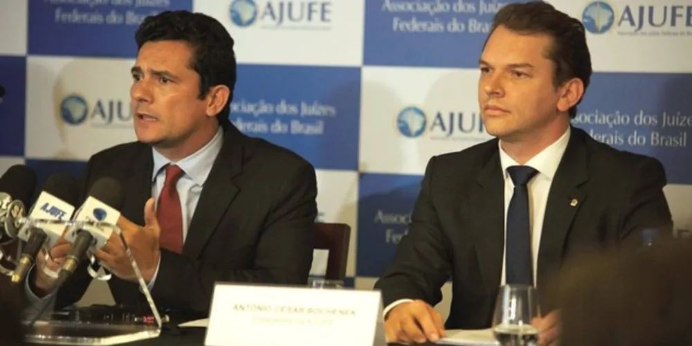 O juiz Sérgio Moro e o juiz ponta-grossense  Antônio César Bochenek 