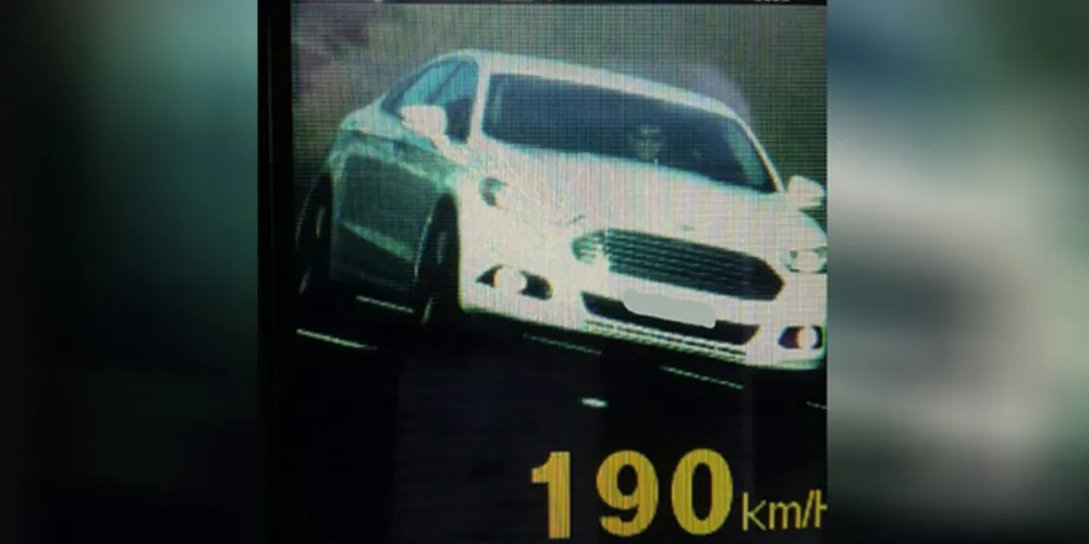 Próximo ao Parque de Vila Velha, motorista foi lagrado a 190 km/h