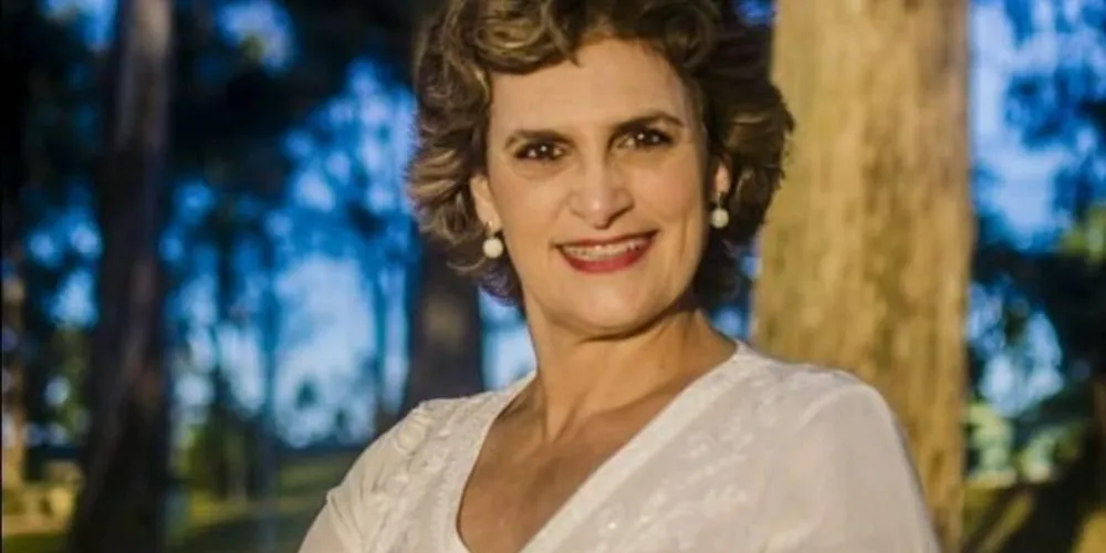 NIVER - Ângela Salim recebe os cumprimentos pela troca de idade nesta terça-feira (6). Da coluna RC os votos de realizações e alegrias.