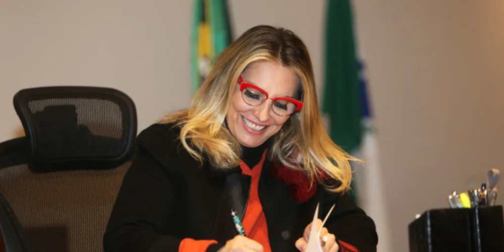 Valor será depositado integralmente na conta de aproximadamente 280 mil servidores.