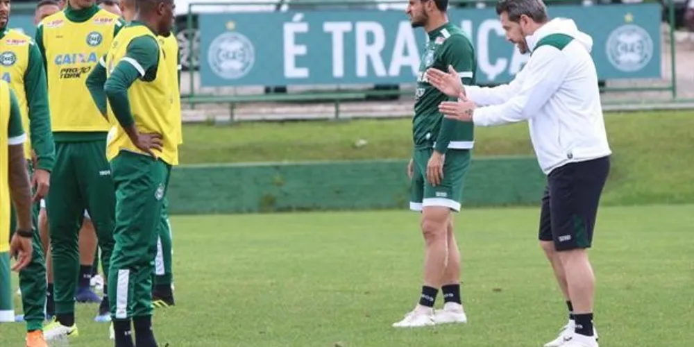 Técnico Argel Fucks deve mudar a escalação do Coritiba para enfrentar o São Bento
