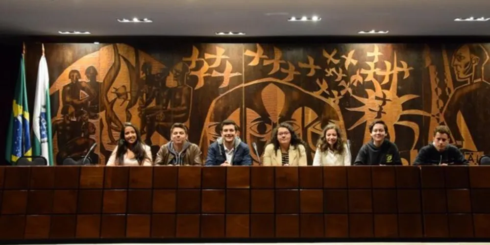 Grupo esteve em Curitiba durante a segunda-feira (5).