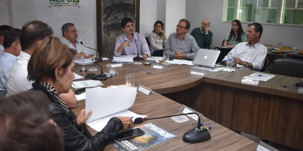 Kalinoski este na reunião da diretoria da Acipg.