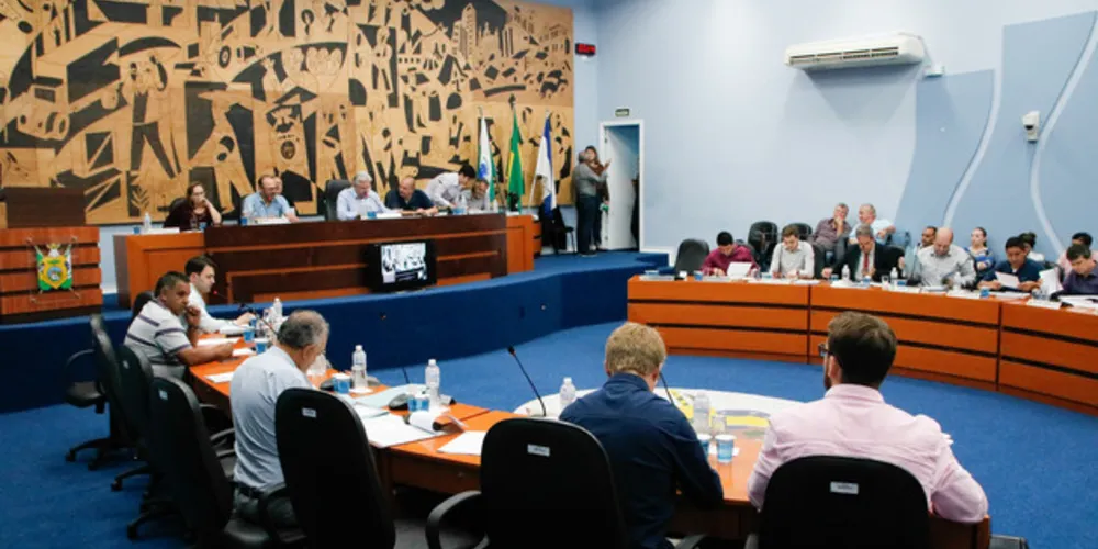 Objetivo da proposta é reduzir quatro vagas na Câmara a partir de 2021.