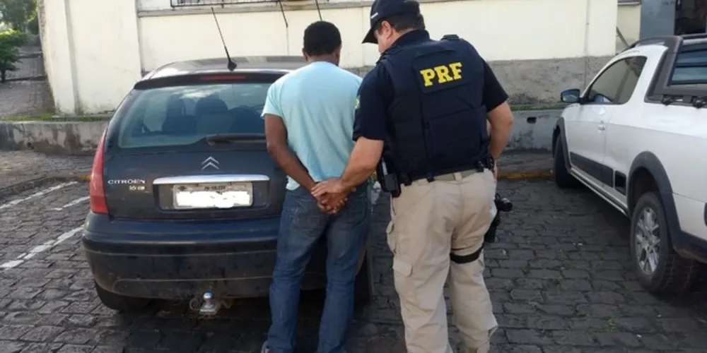 Motorista foi autuado por receptação e adulteração de sinal identificador de veículo