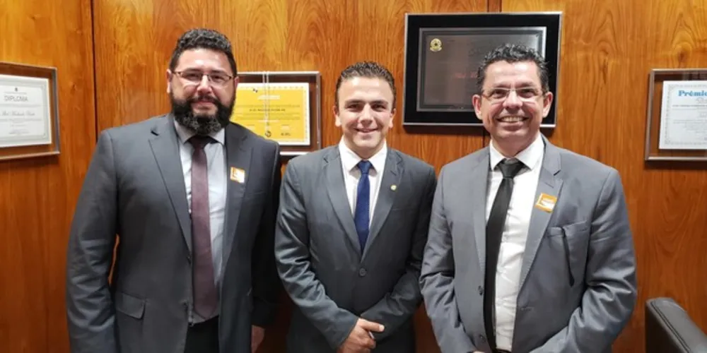 Deputado esteve com direção da UEPG durante a semana.
