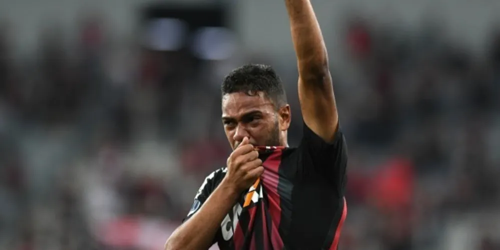 Gols da vitória foram marcados por Renan Lodi e Rony