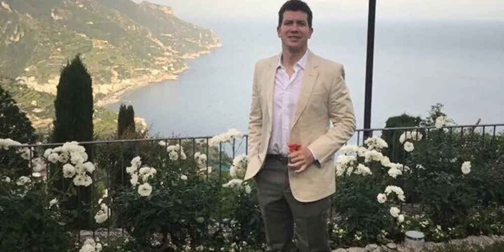 TROCA DE IDADE - Christoffer Penteado reservou a última quinta-feira (8), para celebrar a troca de idade. Christoffer é graduado em Fisioterapia pelo Centro de Ensino Superior de Campos Gerais, especialista em Ortopedia, Traumatologia e Desportiva pela Pontifícia Universidade Católica do Paraná e especialista em Terapia Manual pela Inspirar. Atualmente é fisioterapeuta do consultório de Fisioterapia e professor do Centro de Ensino Superior de Campos Gerais, se destacando como profissional em sua área. Da coluna RC os votos de realizações.