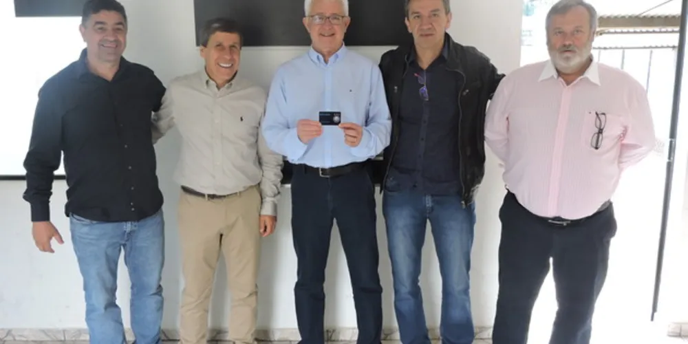 O presidente da concessionária CCR RodoNorte, Juvêncio Pires Terra, visitou o Estádio Germano Krüger junto da diretoria da equipe