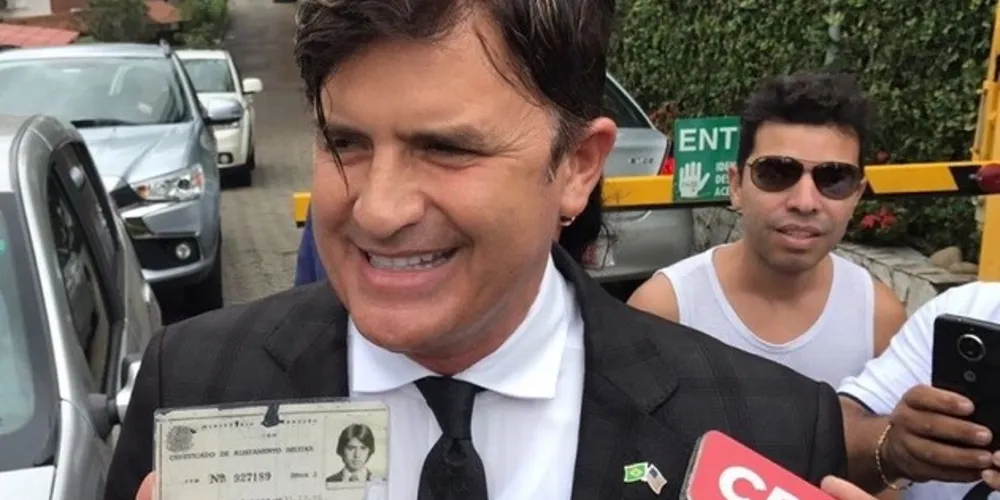 Cirurgião plástico foi até a casa do presidente eleito Jair Bolsonaro.