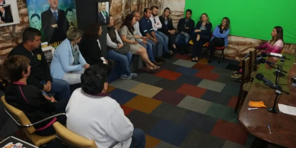 Reunião aconteceu na manhã desta sexta-feira (9).