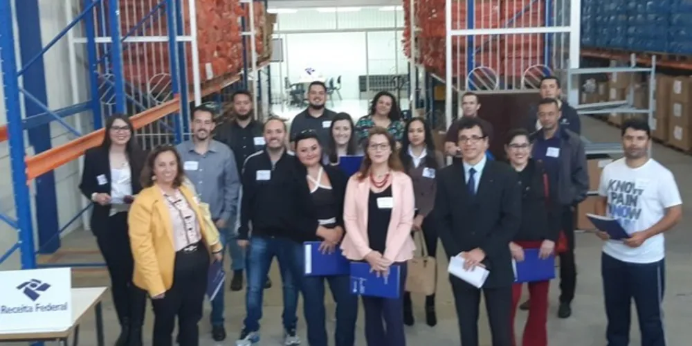 Alunos foram recebidos pelos delegados Gustavo Horn e Demetrius de Moura Soares.