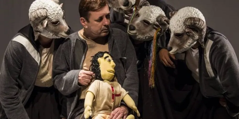 Peça ‘Os Sapatos que Deixei pelo Caminho’ acontece no próximo domingo (11).