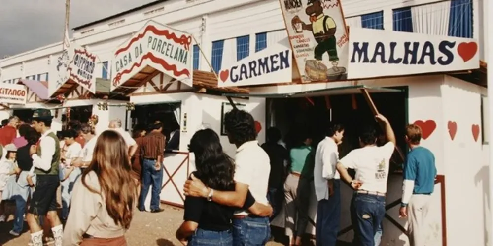 A festa aconteceu no antigo pátio de manobras da Rede Ferroviária Federal, no Centro de Ponta Grossa.