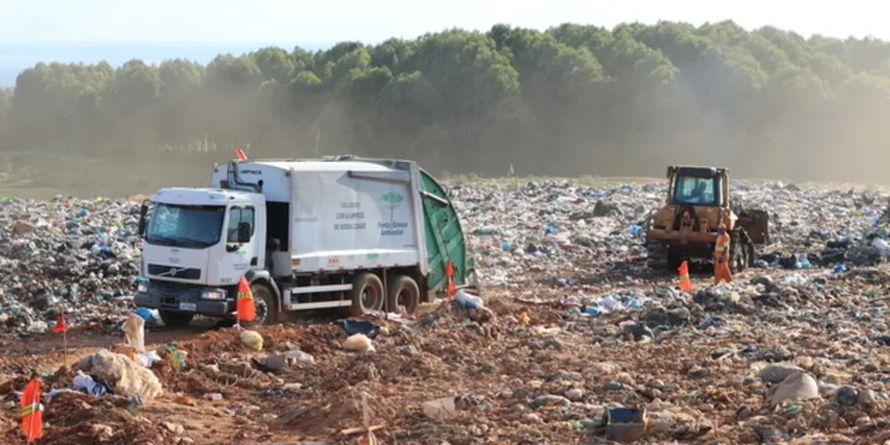 Município tem até o final do ano para deixar de utilizar o aterro do Botuquara.