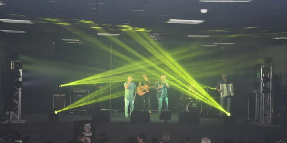 Show com a dupla sertaneja Giba e Nando agitou Jaguariaíva no último dia 09.