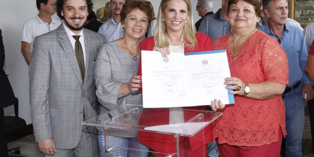 Cida Borghetti durante assinatura nesta terça-feira(13) de Convênios Recicla Paraná.