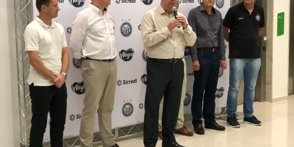 Representantes da Sicredi, Alegra e Operário participam do evento