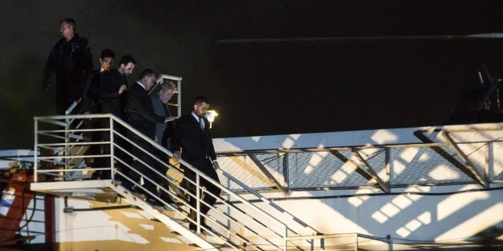 Ele sai hoje pela primeira vez, desde que foi preso no dia 7 de abril.