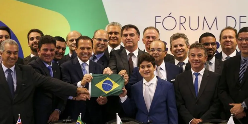 O presidente eleito Jair Bolsonaro posa com governadores eleitos e reeleitos