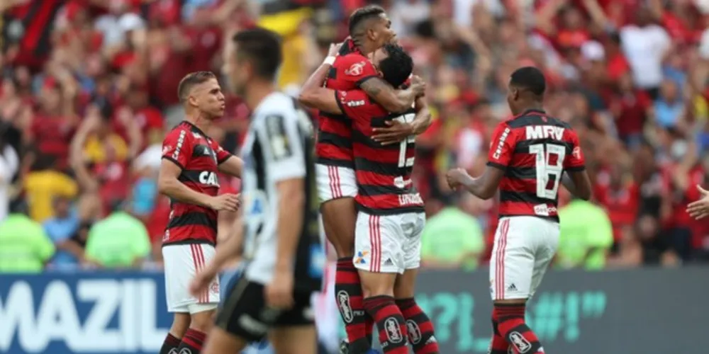 Vitória mantém matematicamente Flamengo na briga pelo título, com 63 pontos