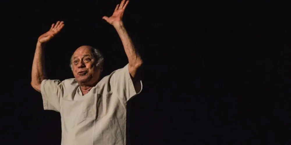 Ator Tonico Pereira apresentou a peça de encerramento, 'O Julgamento de Sócrates'