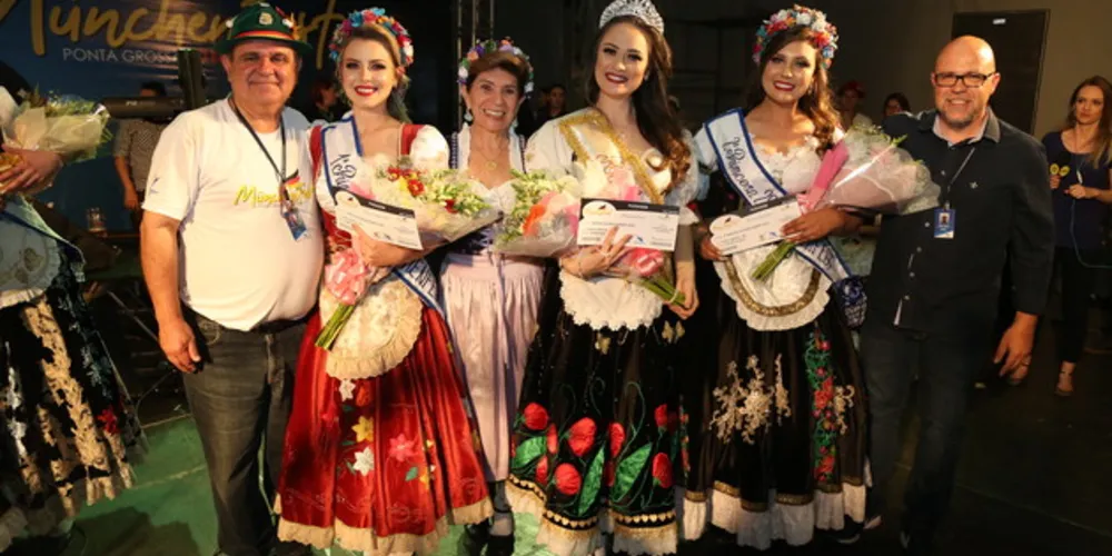 Concurso da Rainha da Münchenfest aconteceu na noite de sexta-feira (16) no Parque Ambiental