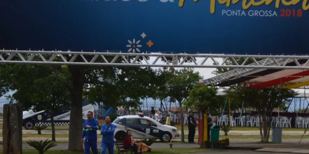 Local do evento está com inúmeros módulos móveis e dezenas de guardas de forma simultânea