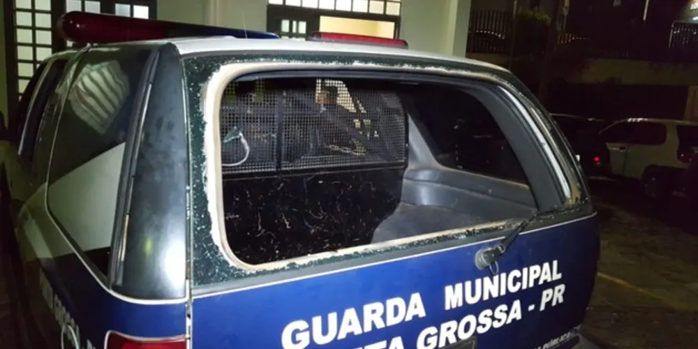 Rapaz foi autuado por dano ao patrimônio público e embriaguez ao volante