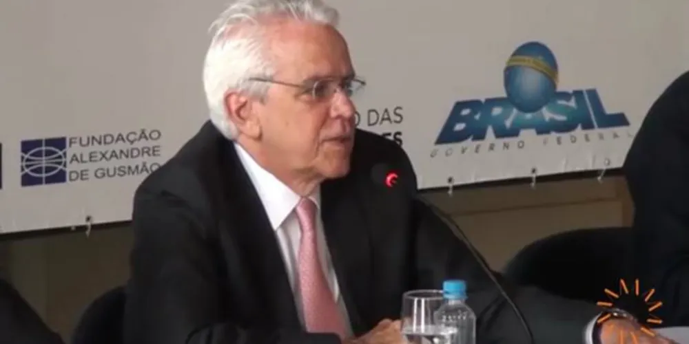 Castello Branco é economista, com pós-doutorado pela Universidade de Chicago e “extensa experiência nos setores público e privado”.