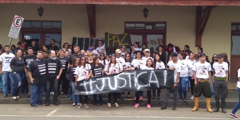 Familiares e amigos do laçador se reuniram na Estação Arte