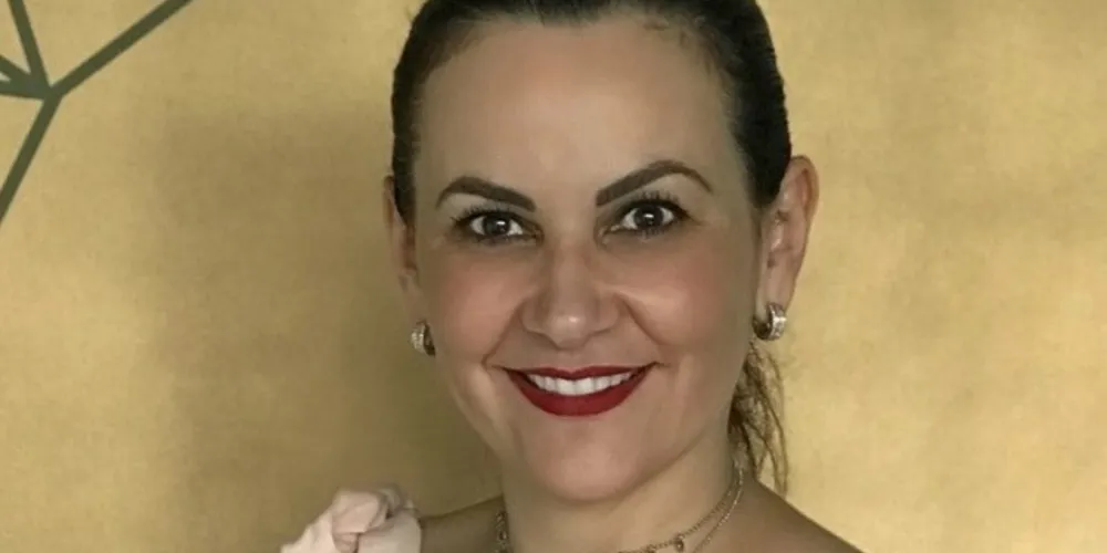 OAB - Rúbia Carla Goedert encabeça a Chapa Oficial " XI de Agosto", nas eleições da OAB - Ordem dos Advogados do Brasil - Ponta Grossa. Será nesta quinta feira dia 22/11 das 09 horas as 17 horas, na sede local da entidade. Os Associados deverão comparecer para aclamar a única Chapa concorrente para o próximo triênio. Hoje contando com mais de 2000 associados, espera-se o prestigiamento destacado dos integrantes daquela destacada entidade que congrega os advogados de nossa cidade.