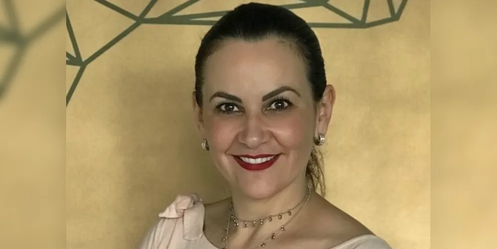 OAB - Rúbia Carla Goedert encabeça a Chapa Oficial " XI de Agosto", nas eleições da OAB - Ordem dos Advogados do Brasil - Ponta Grossa. Será nesta quinta feira dia 22/11 das 09 horas as 17 horas, na sede local da entidade. Os Associados deverão comparecer para aclamar a única Chapa concorrente para o próximo triênio. Hoje contando com mais de 2000 associados, espera-se o prestigiamento destacado dos integrantes daquela destacada entidade que congrega os advogados de nossa cidade.