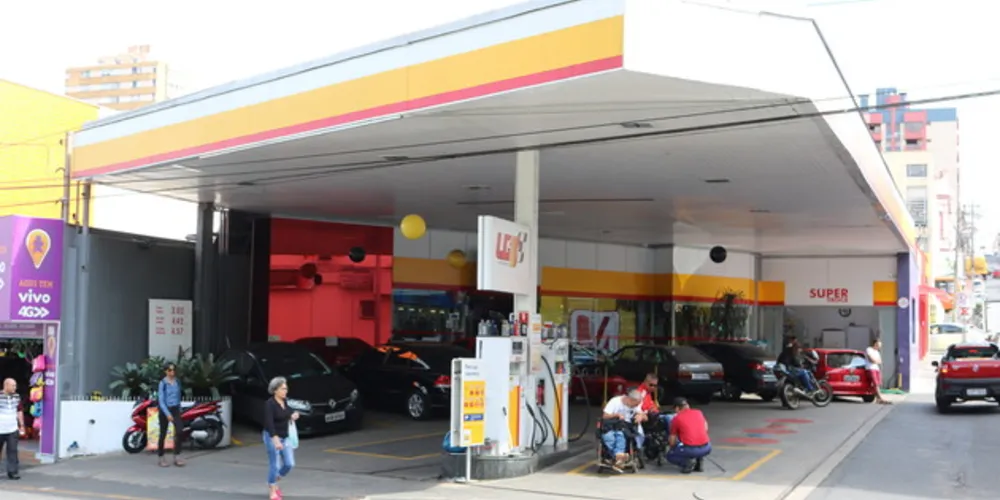 Gasolina já é vendida na faixa de R$ 4,40 na região central da cidade