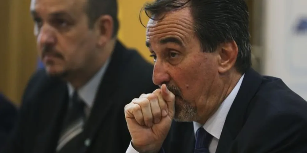 Entrevista coletiva com o ministro da Saúde, Gilberto Occhi, que fala sobre o programa Mais Médicos. 