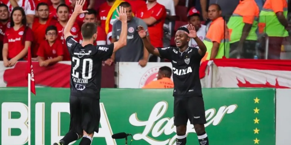 Em jogo movimentado no Beira-Rio, Galo derrota o Colorado por 2 a 1 e segue firme no G-6