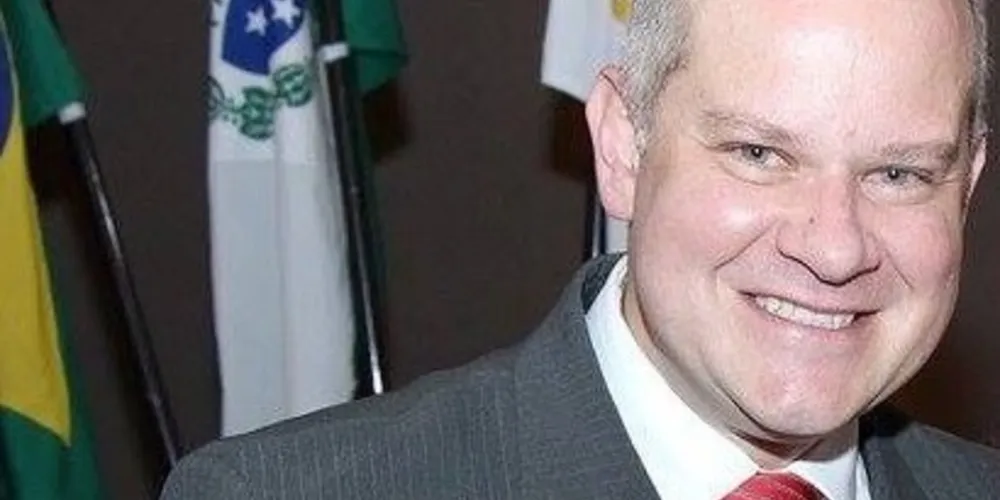 BDAY - O Chefe de Gabinete da Prefeitura Municipal, Alessandro Lozza de Moraes receberá neste sábado (24), os cumprimentos pela passagem de seu aniversário. Da coluna RC os votos de alegrias e sucesso.