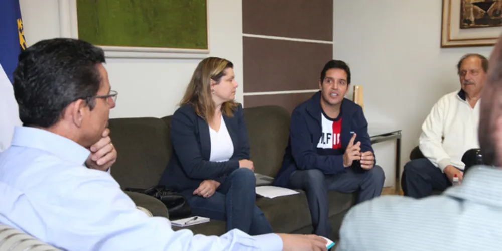 Representantes da APRC se reuniram com Miguel Sanches Neto na reitoria da UEPG
