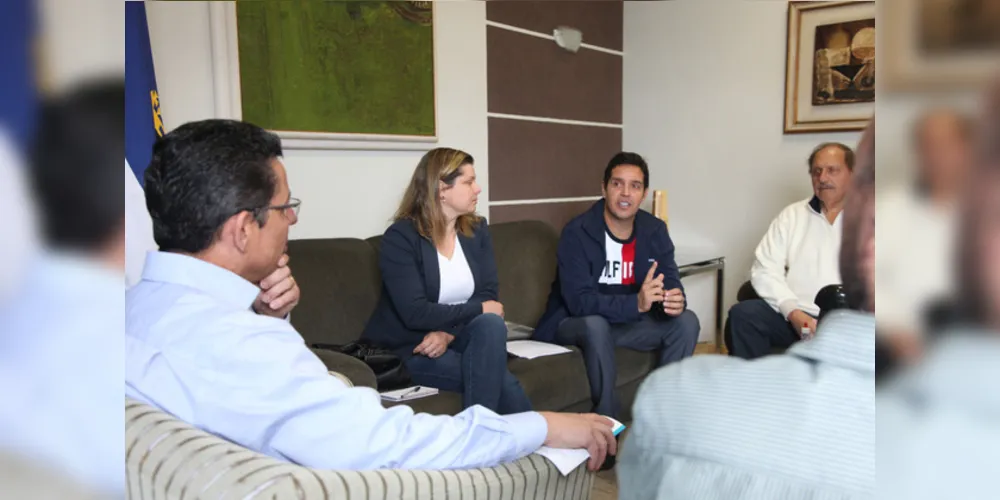 Representantes da APRC se reuniram com Miguel Sanches Neto na reitoria da UEPG
