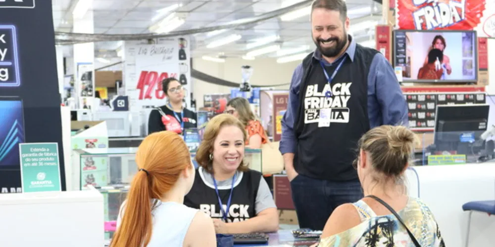 A Casas Bahia já antecipou as promoções nesta quinta-feira em suas lojas