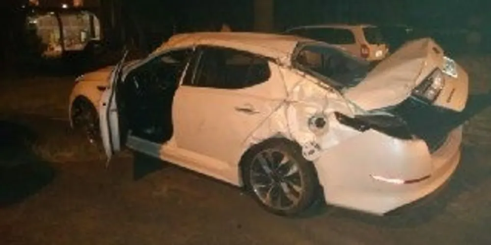 Motorista e passageira sofreram lesões leves e foram levados ao HGU