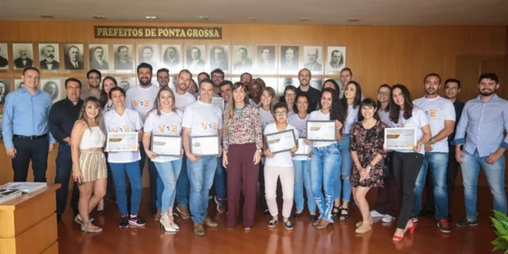 Empresários receberam o Selo de Referência do Comércio, em evento realizado no escritório do Sebrae/PR, em Ponta Grossa