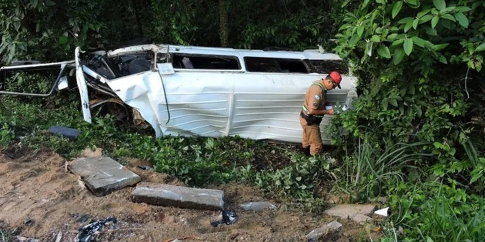 Motorista da van morreu ainda no local do acidente