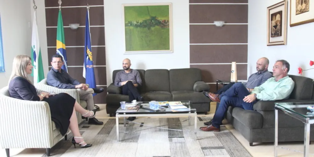 Encontro aconteceu na manhã desta segunda-feira (26).