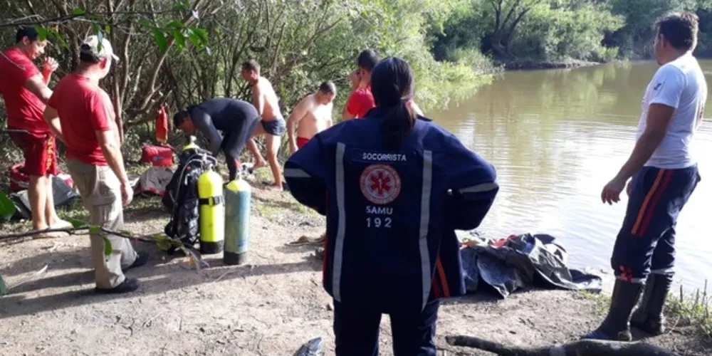 Brigadistas do 2º GB estiveram na ocorrência, mas não conseguiram resgatar o jovem com vida