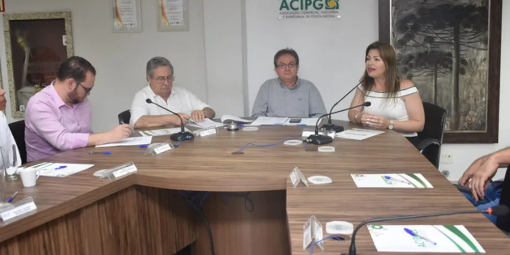 Aline aproveitou reunião para contar um pouco da trajetória na política.