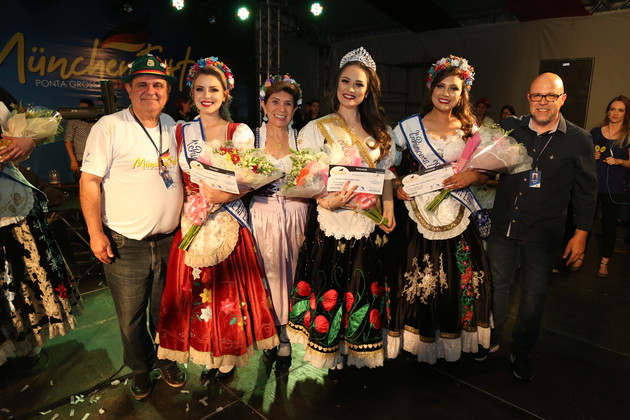 Concurso da Rainha da Münchenfest aconteceu na noite de sexta-feira (16) no Parque Ambiental